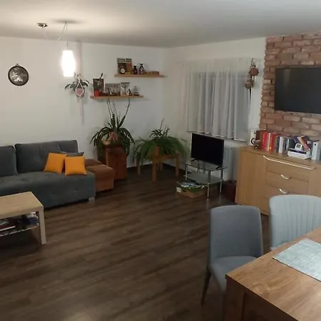 - Apartament 3 Plaze